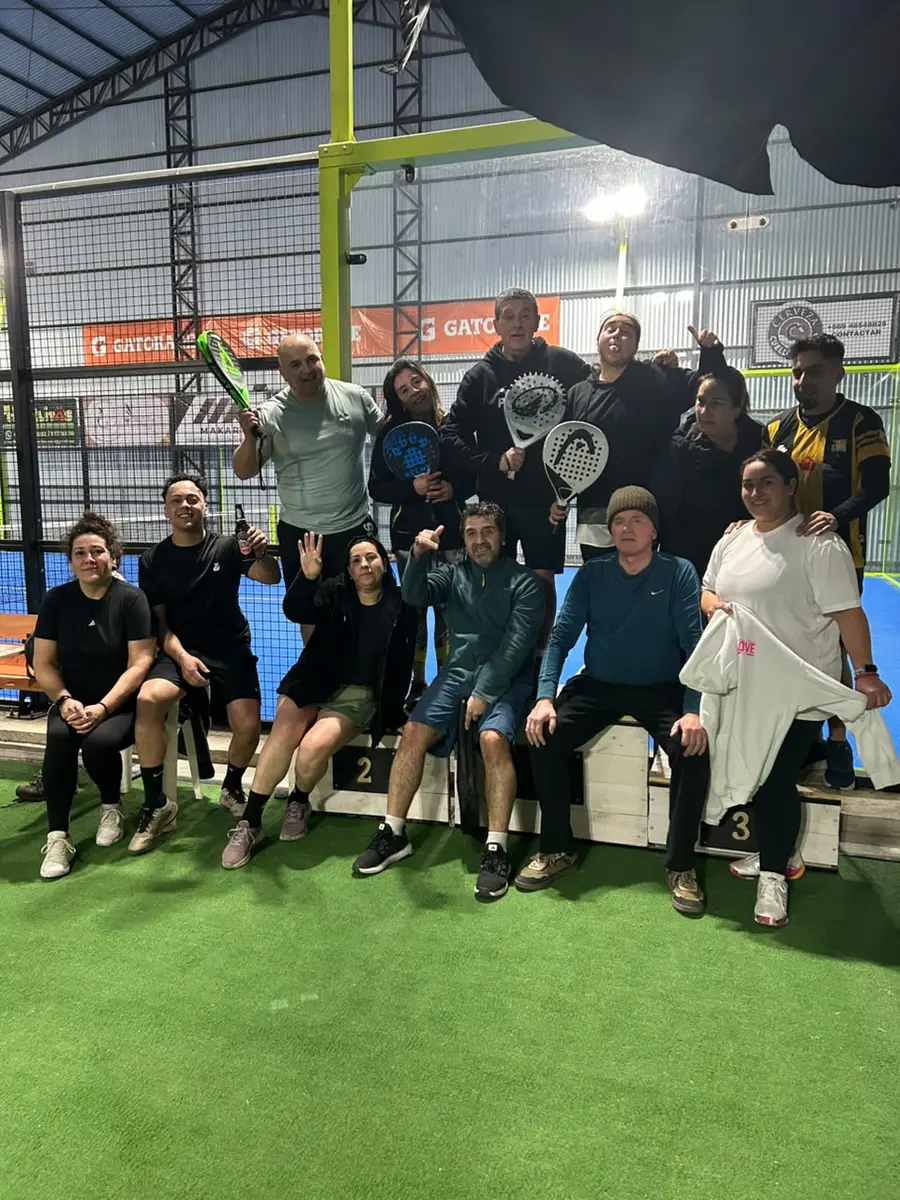 Competencia y encuentro deportivo en Club Bahía Sports