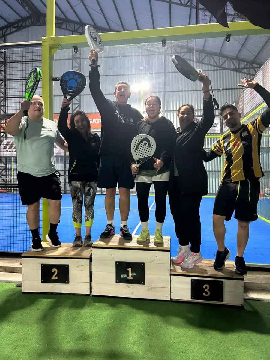 Competencia y encuentro deportivo en Club Bahía Sports