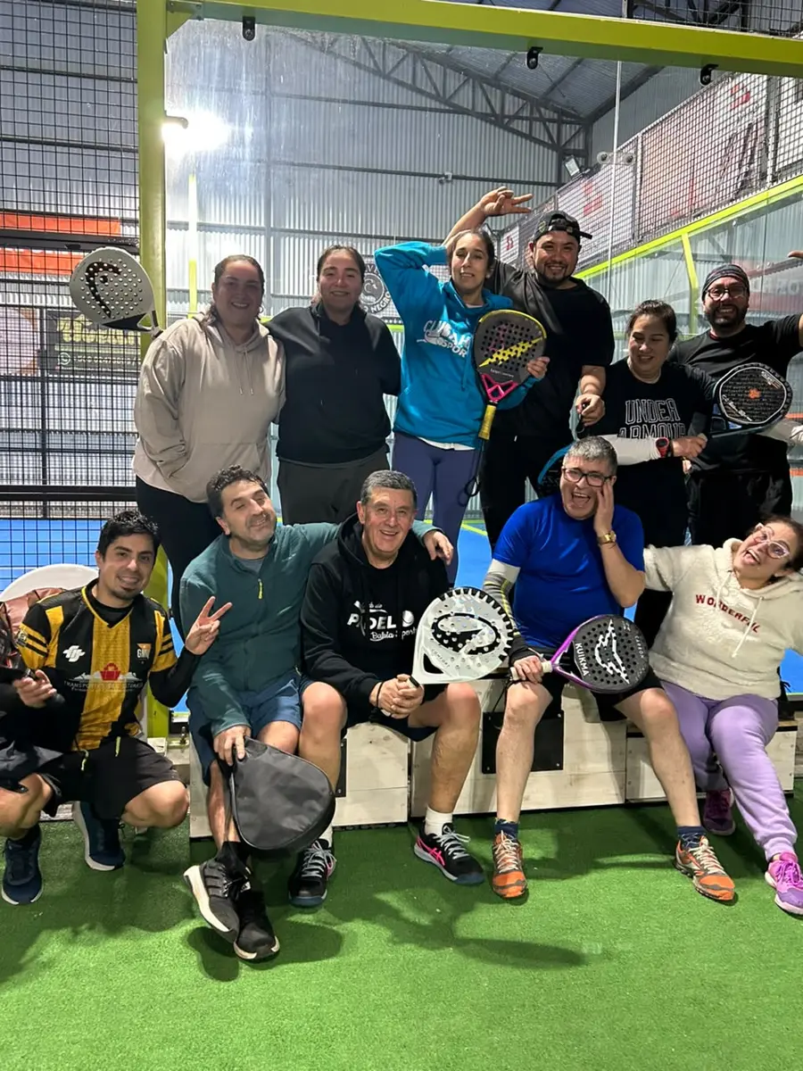 Competencia y encuentro deportivo en Club Bahía Sports