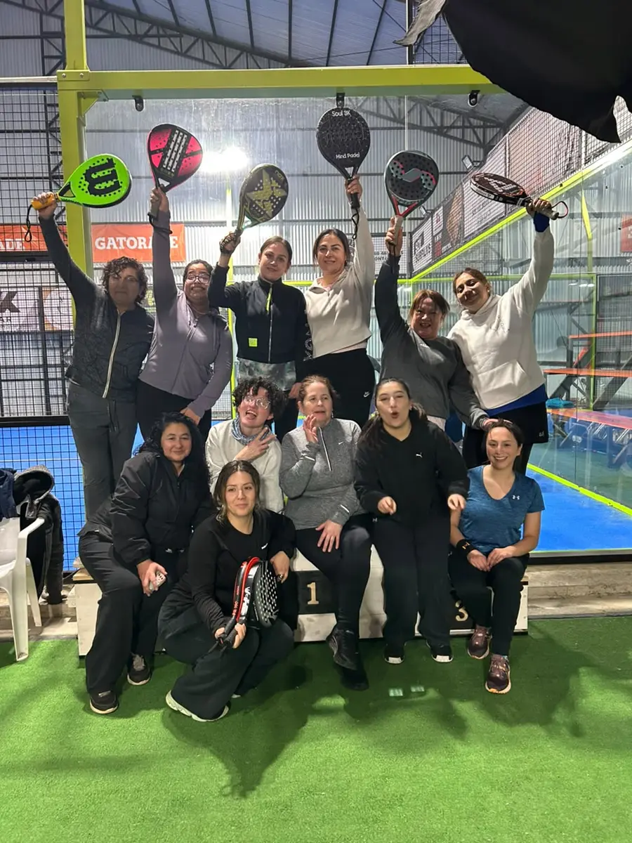 Competencia y encuentro deportivo en Club Bahía Sports