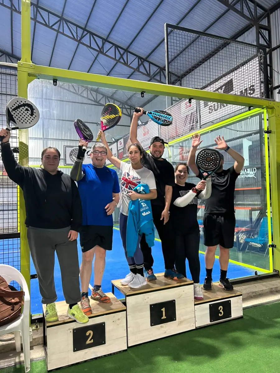 Competencia y encuentro deportivo en Club Bahía Sports