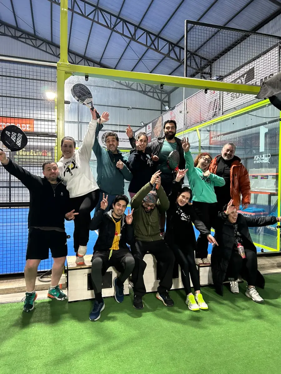 Competencia y encuentro deportivo en Club Bahía Sports