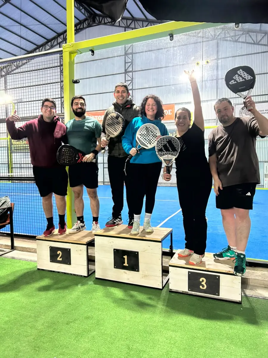 Competencia y encuentro deportivo en Club Bahía Sports