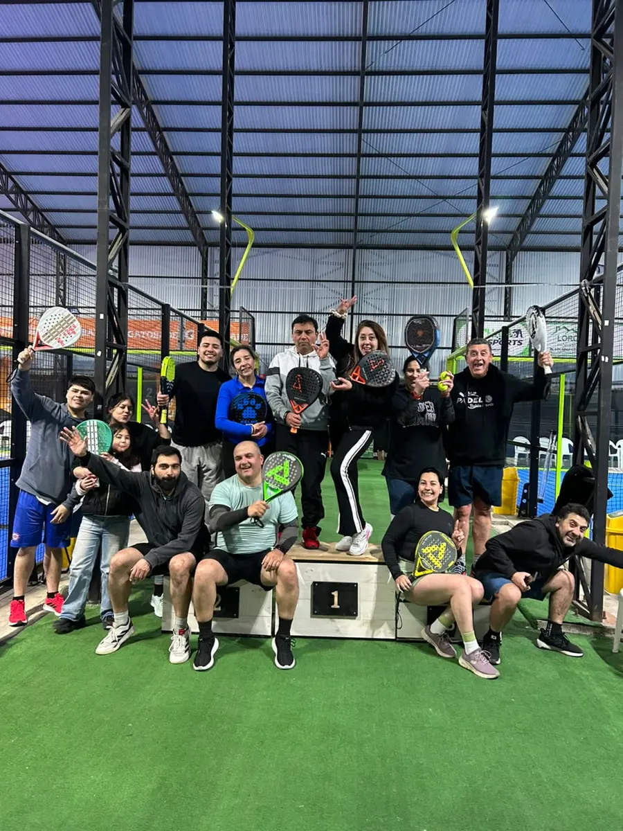 Competencia y encuentro deportivo en Club Bahía Sports