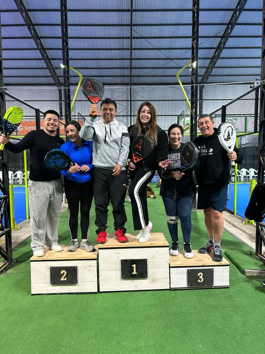 Competencia y encuentro deportivo en Club Bahía Sports