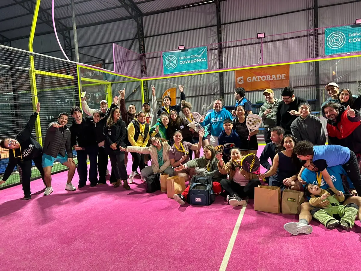 Competencia y encuentro deportivo en Club Bahía Sports