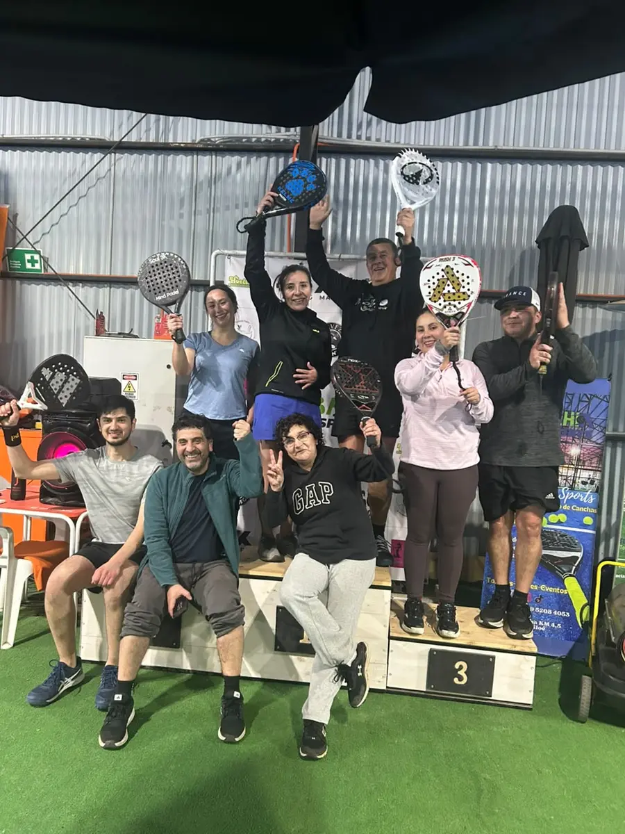 Competencia y encuentro deportivo en Club Bahía Sports