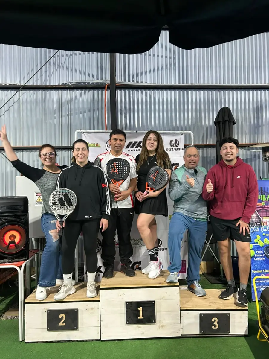 Competencia y encuentro deportivo en Club Bahía Sports