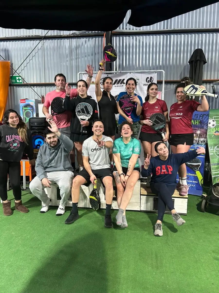 Competencia y encuentro deportivo en Club Bahía Sports