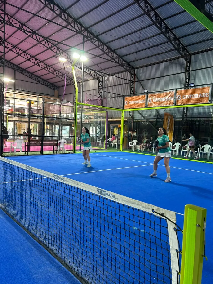 Cancha de pádel de Club Bahía Sports