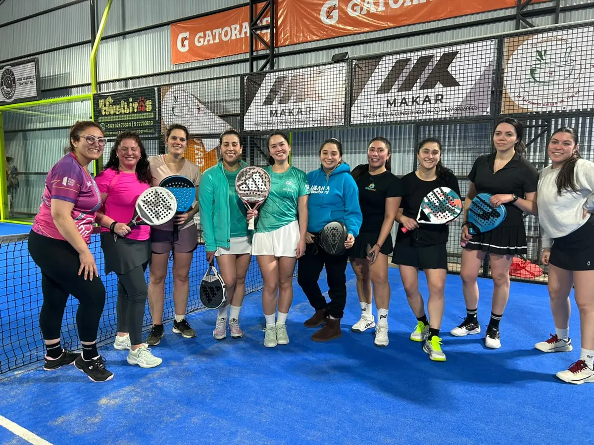 Competencia y encuentro deportivo en Club Bahía Sports