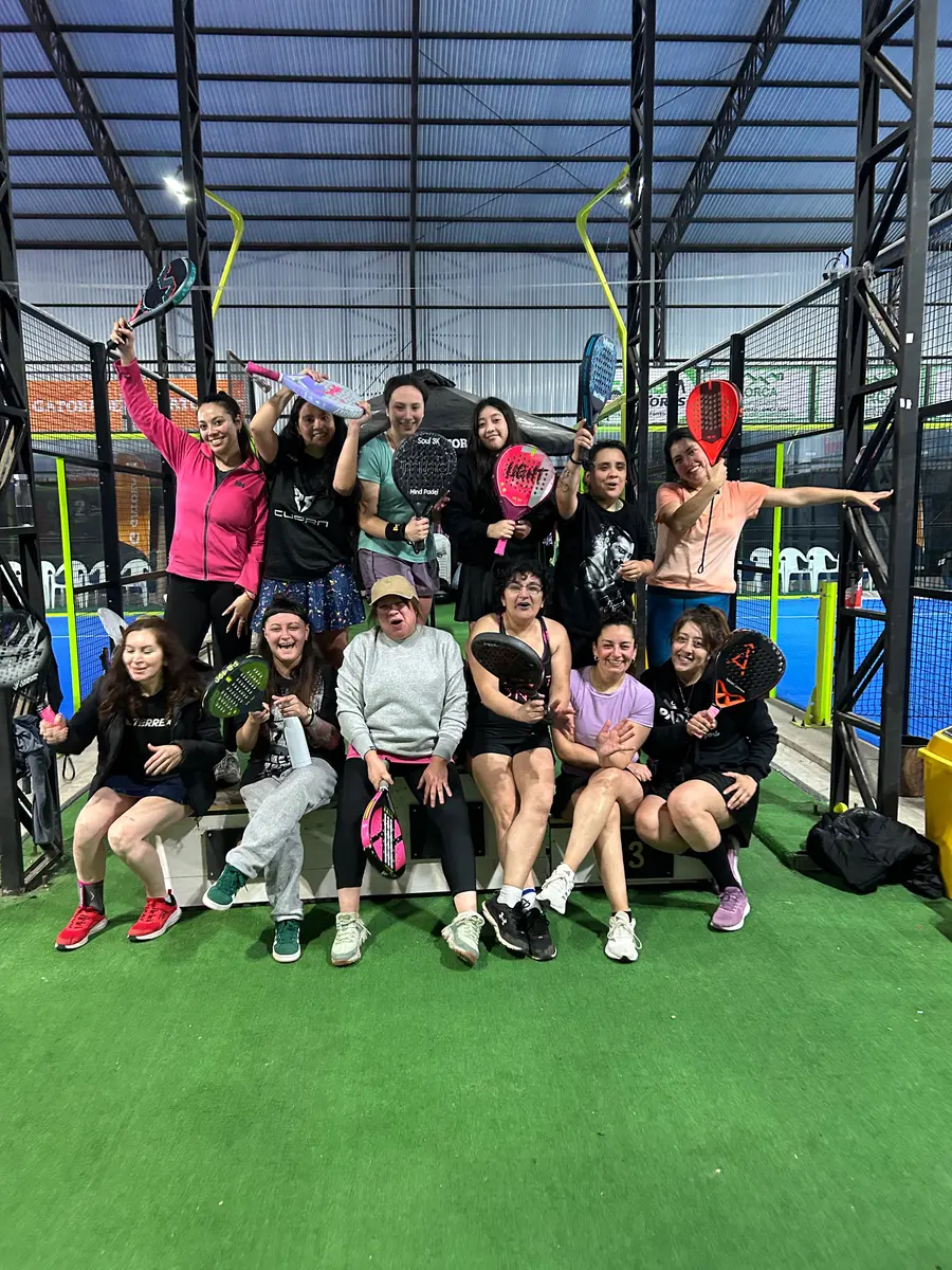 Competencia y encuentro deportivo en Club Bahía Sports