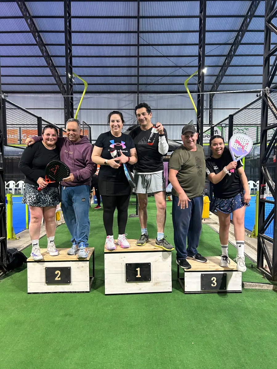 Competencia y encuentro deportivo en Club Bahía Sports
