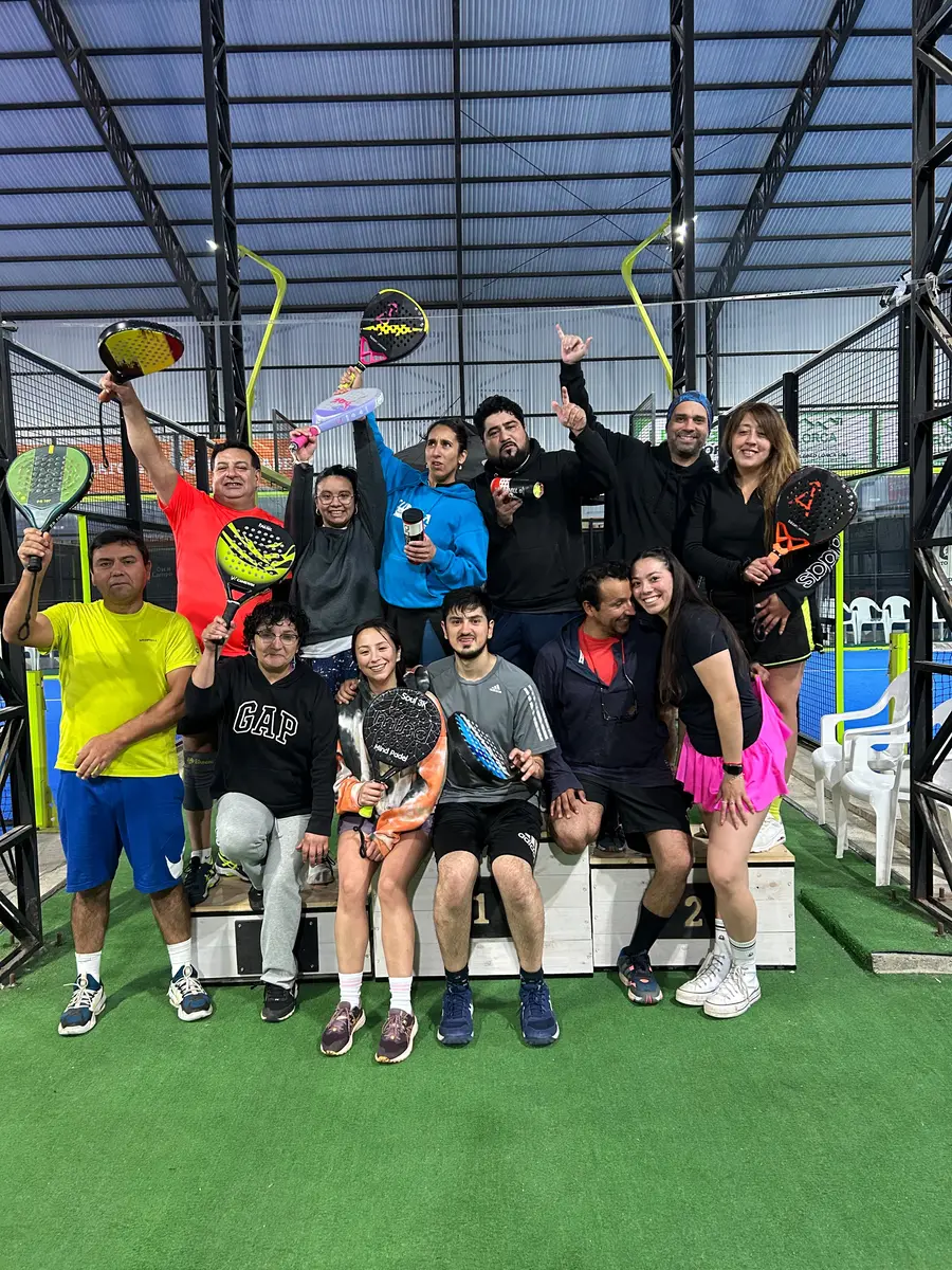 Competencia y encuentro deportivo en Club Bahía Sports