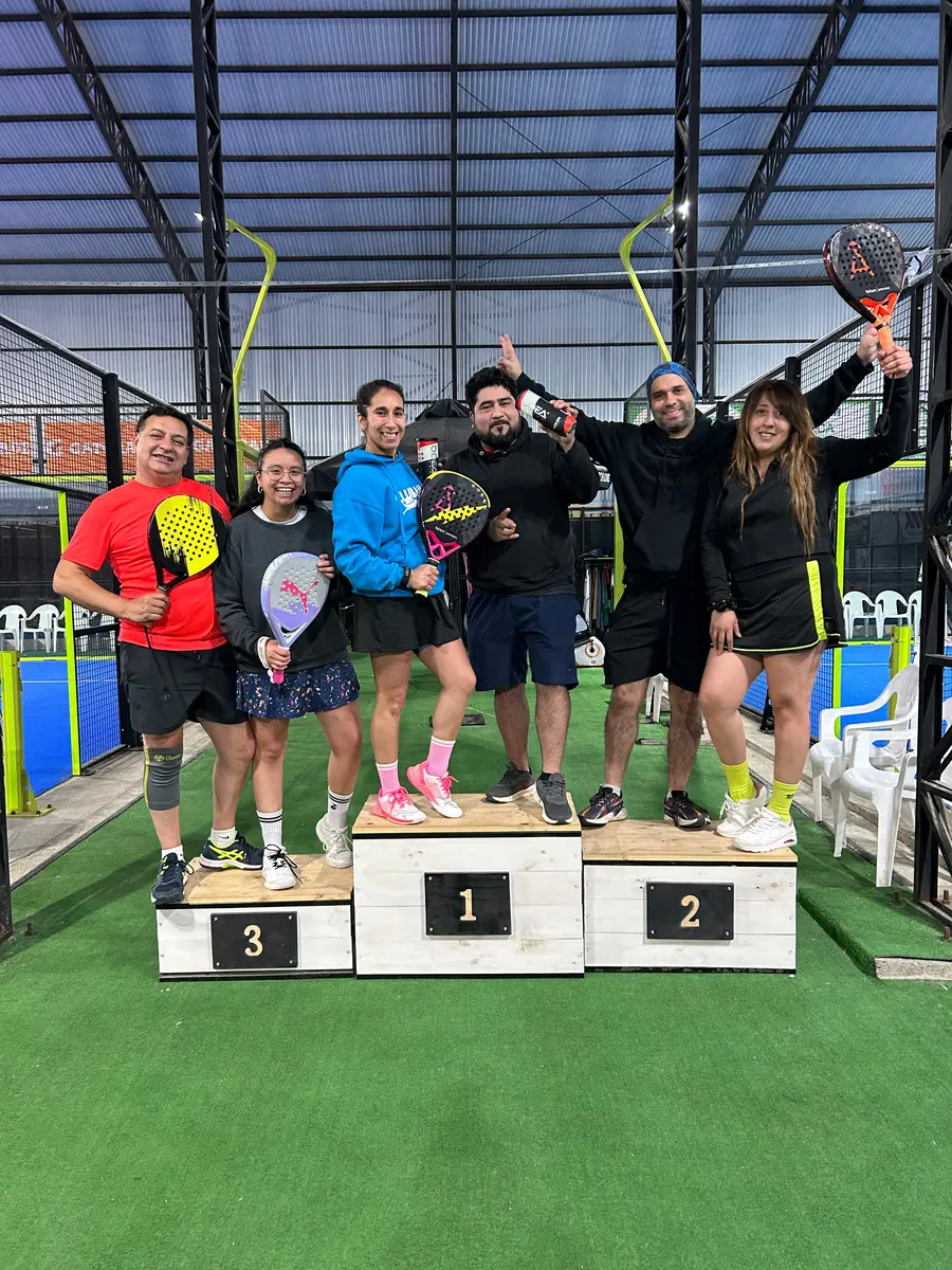 Competencia y encuentro deportivo en Club Bahía Sports