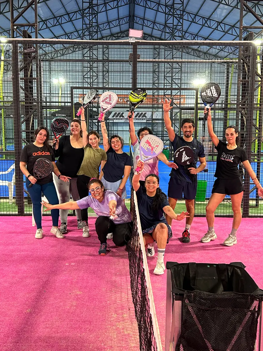 Competencia y encuentro deportivo en Club Bahía Sports