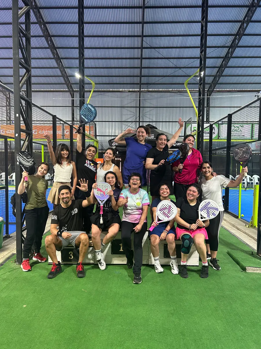 Competencia y encuentro deportivo en Club Bahía Sports