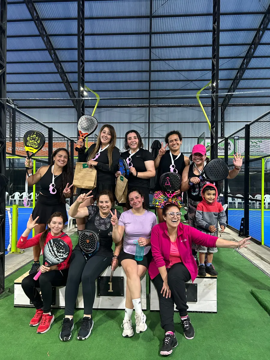 Competencia y encuentro deportivo en Club Bahía Sports