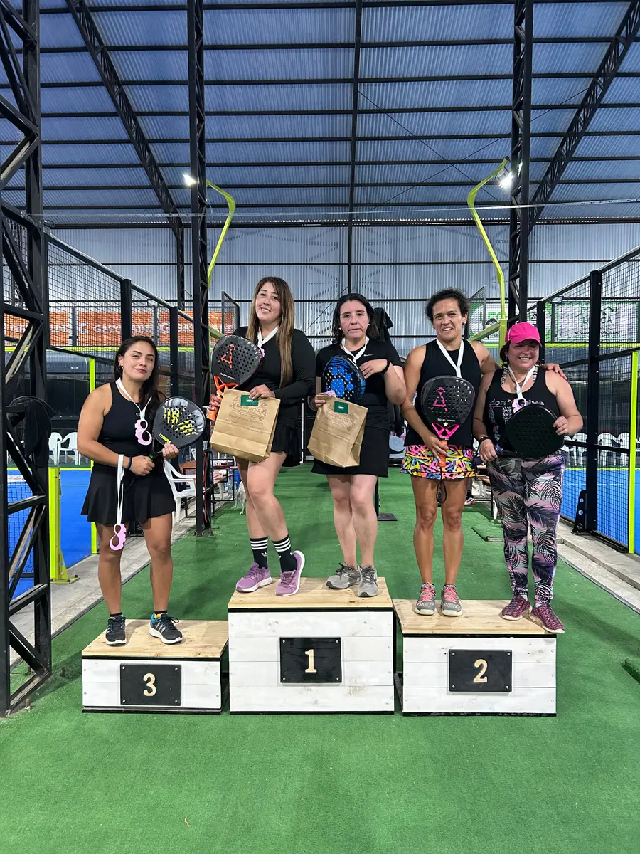 Competencia y encuentro deportivo en Club Bahía Sports