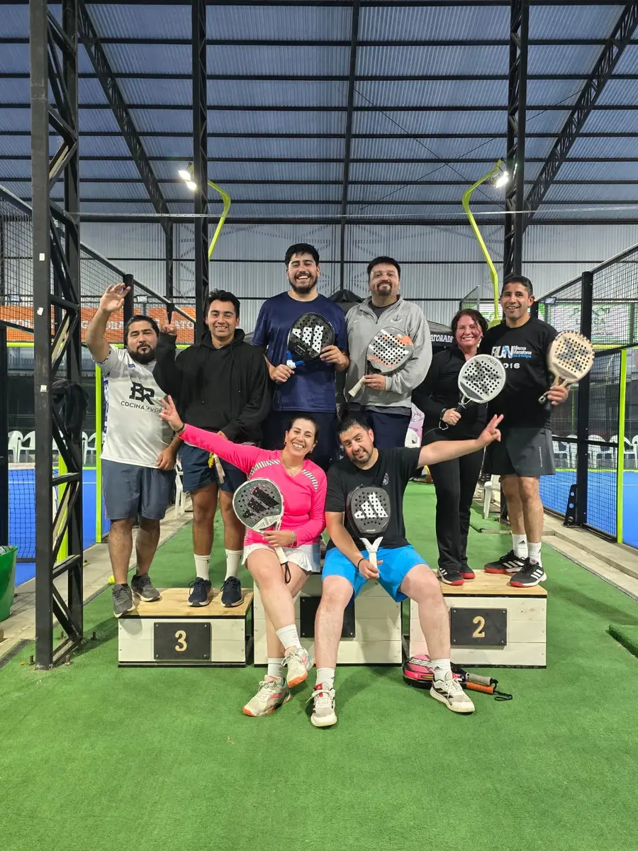 Competencia y encuentro deportivo en Club Bahía Sports