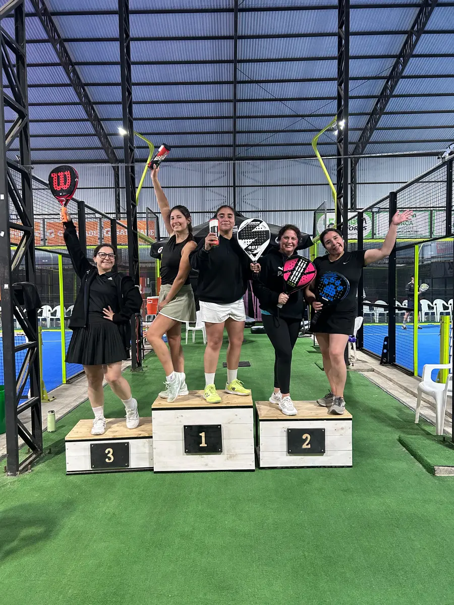 Competencia y encuentro deportivo en Club Bahía Sports