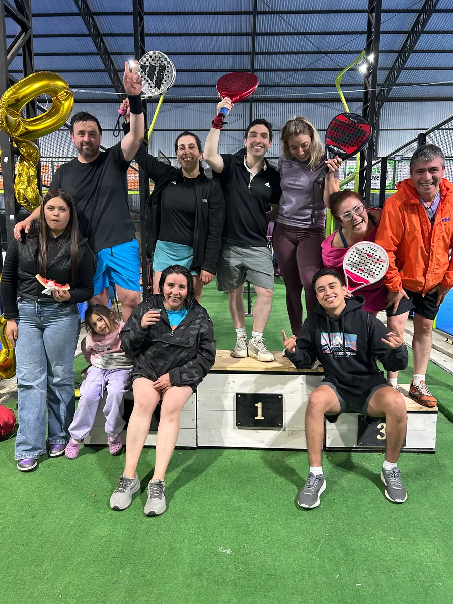 Competencia y encuentro deportivo en Club Bahía Sports