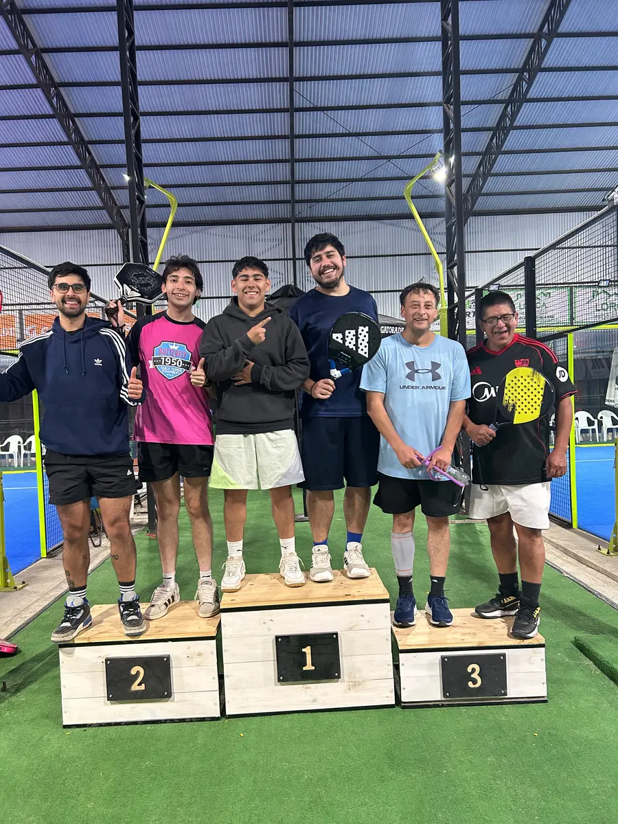 Competencia y encuentro deportivo en Club Bahía Sports