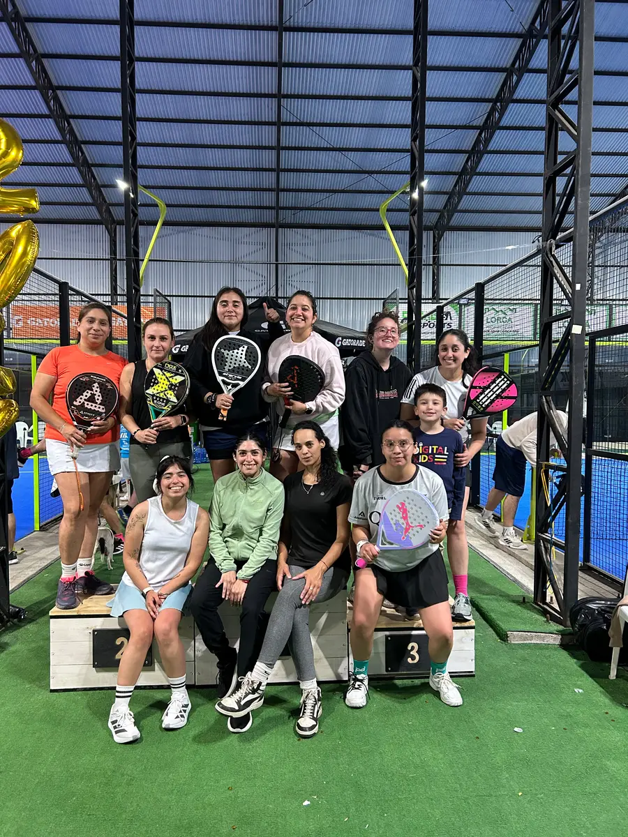 Competencia y encuentro deportivo en Club Bahía Sports