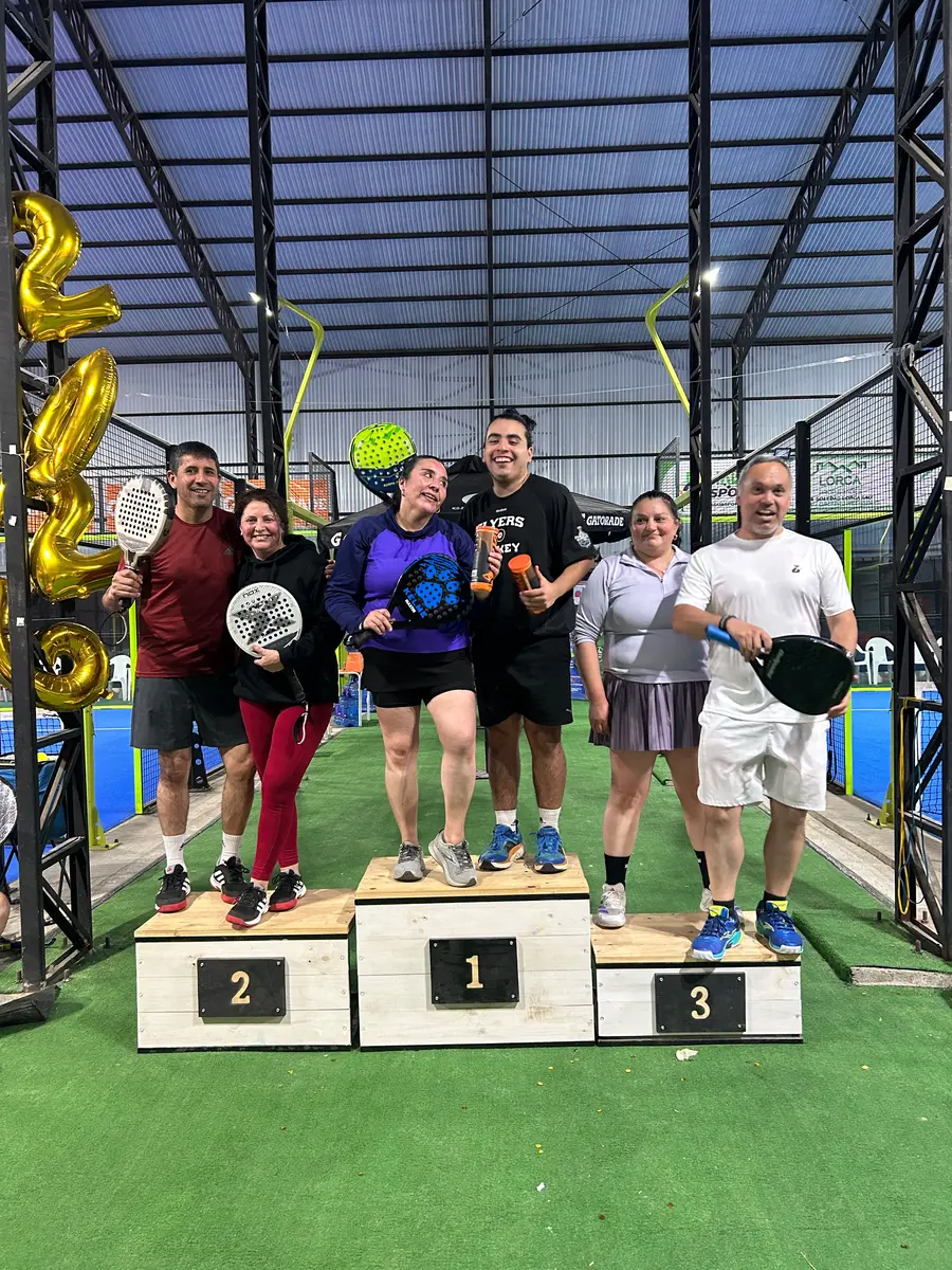 Competencia y encuentro deportivo en Club Bahía Sports