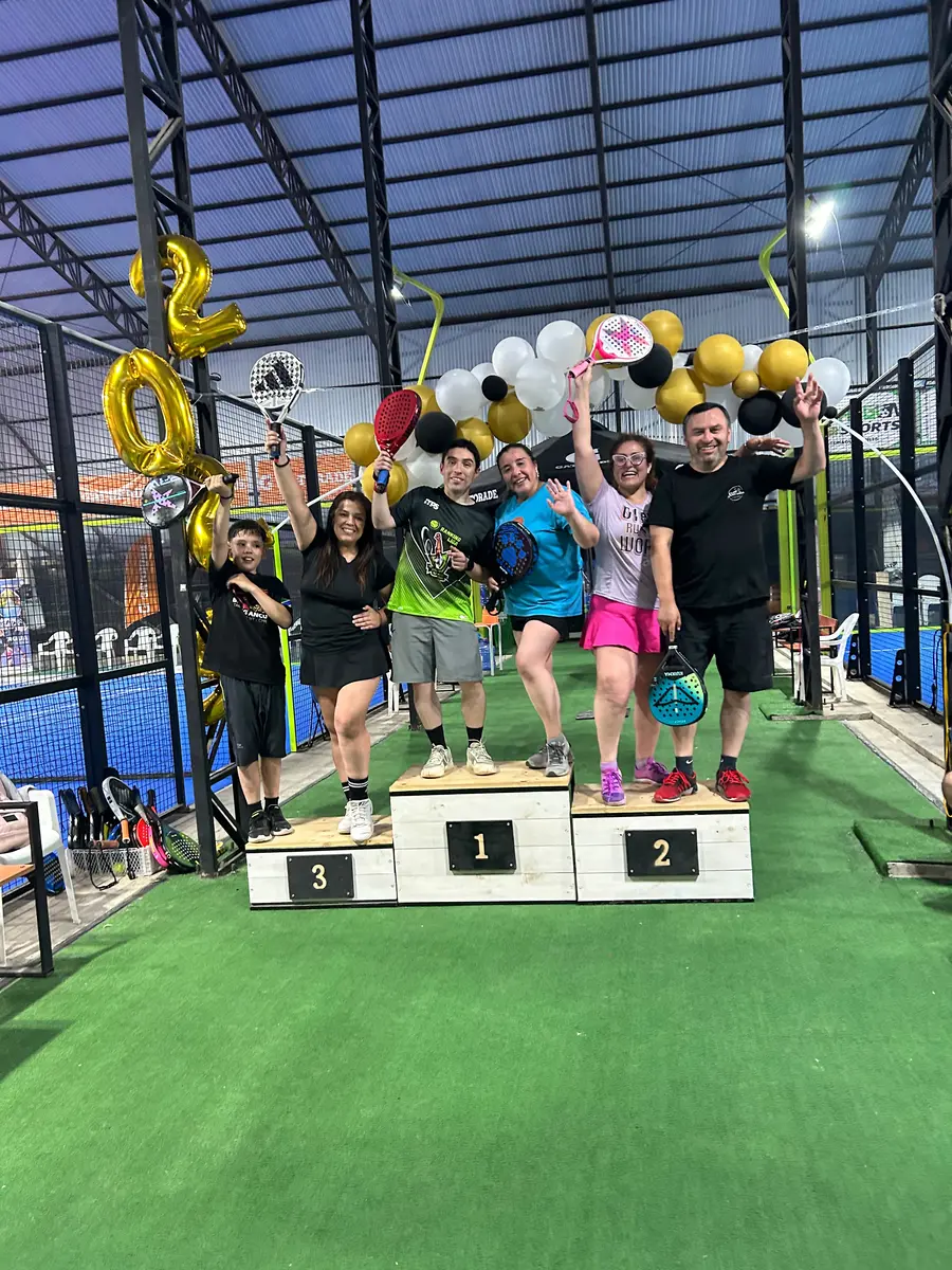 Competencia y encuentro deportivo en Club Bahía Sports
