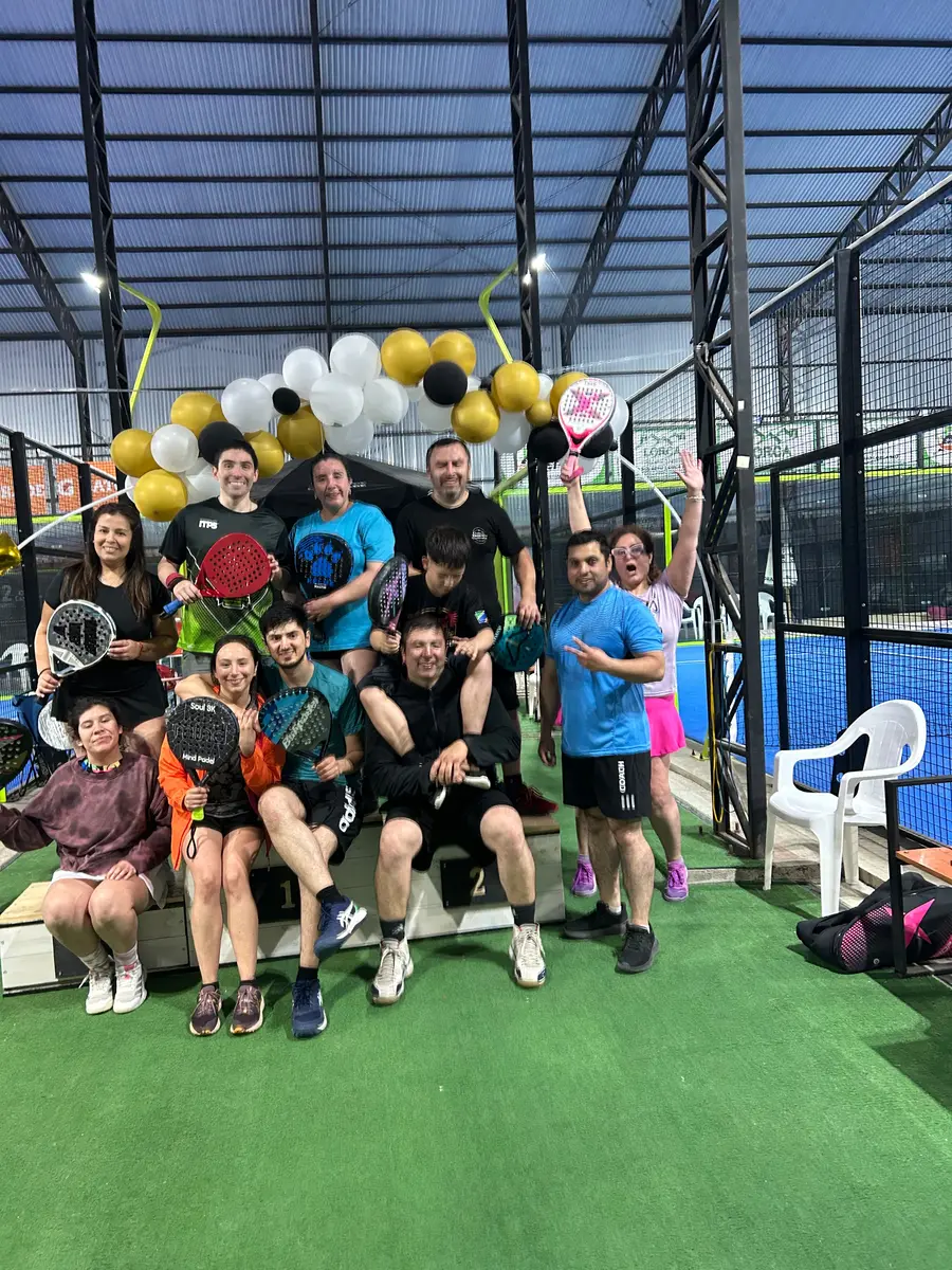 Competencia y encuentro deportivo en Club Bahía Sports
