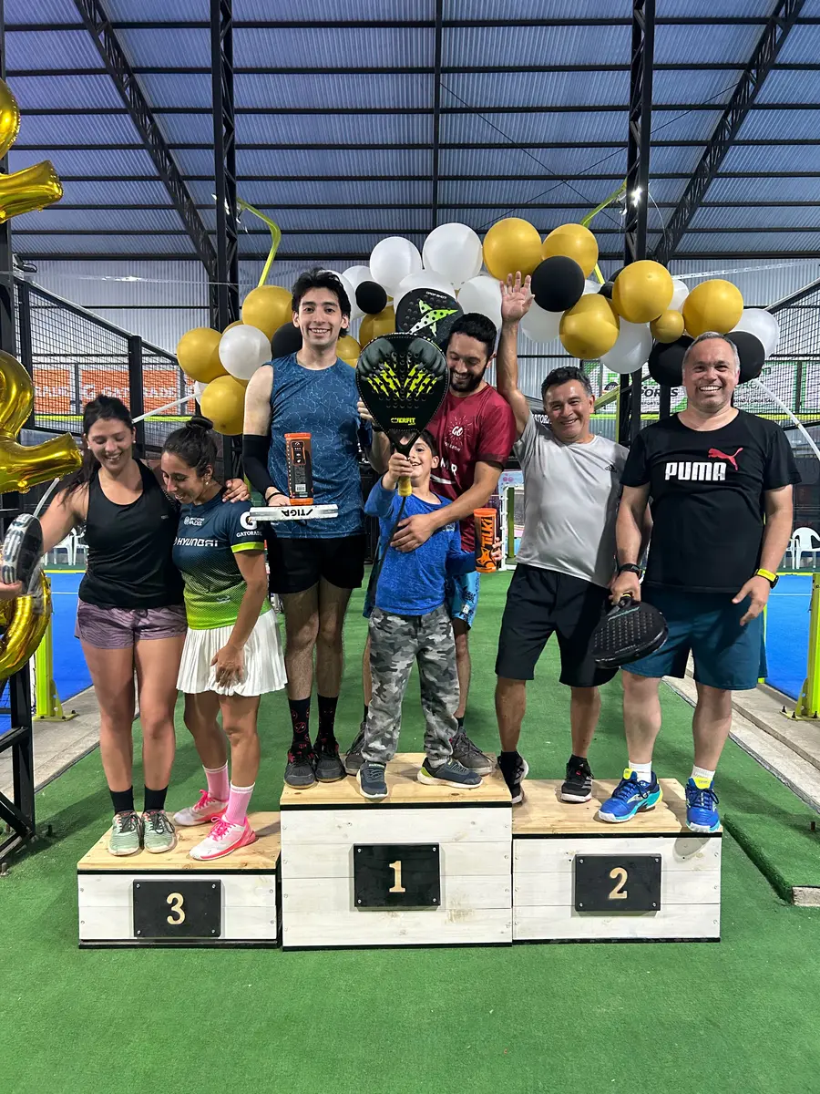 Competencia y encuentro deportivo en Club Bahía Sports
