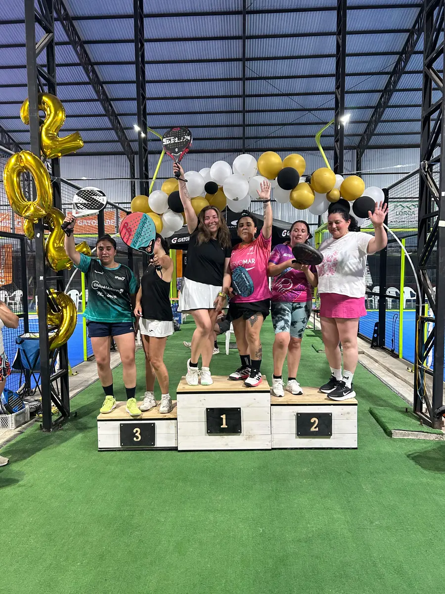 Competencia y encuentro deportivo en Club Bahía Sports
