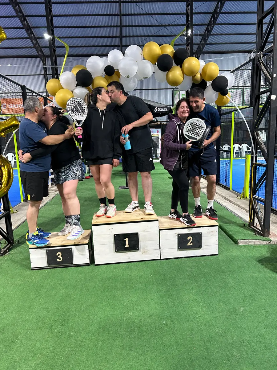 Competencia y encuentro deportivo en Club Bahía Sports