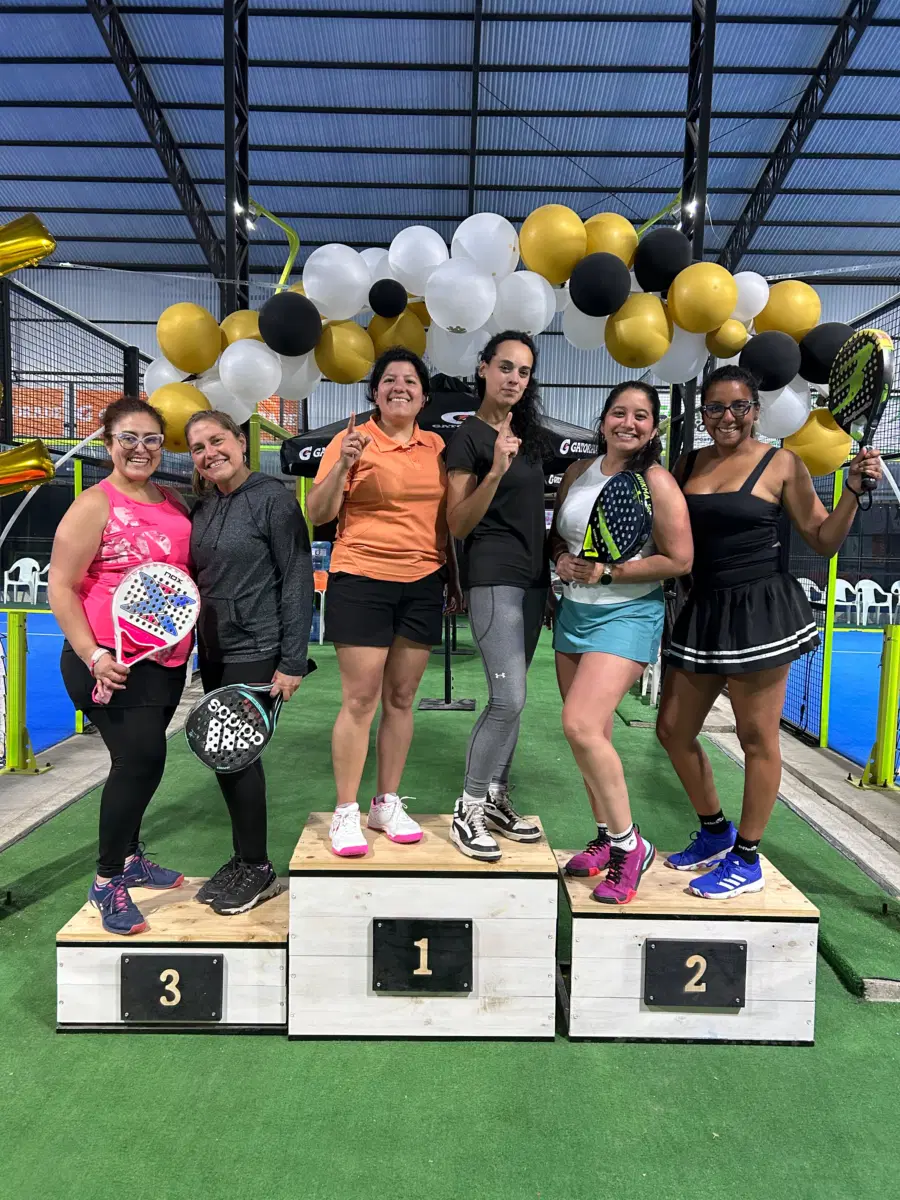 Competencia y encuentro deportivo en Club Bahía Sports