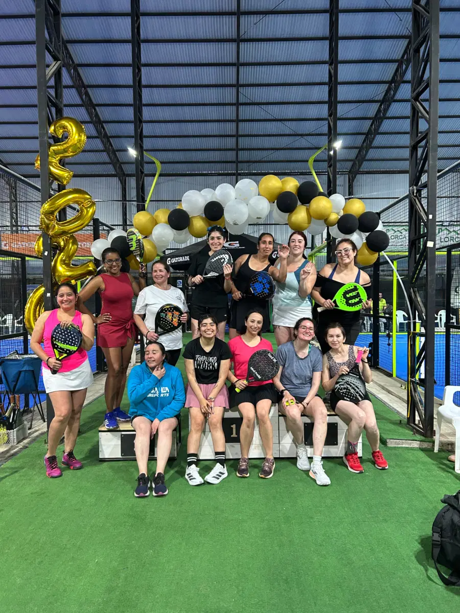 Competencia y encuentro deportivo en Club Bahía Sports