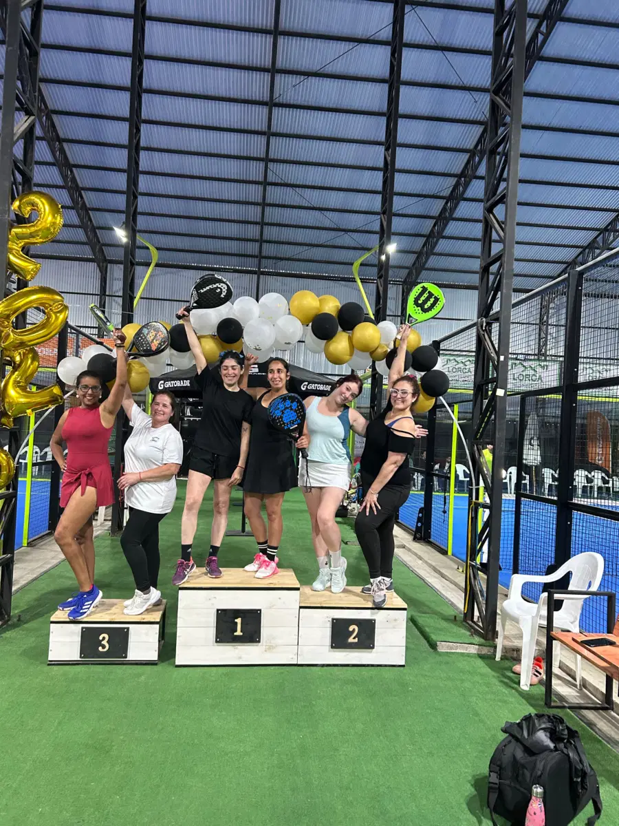 Competencia y encuentro deportivo en Club Bahía Sports
